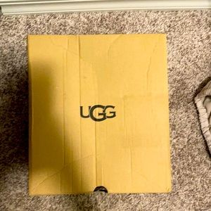 UGG